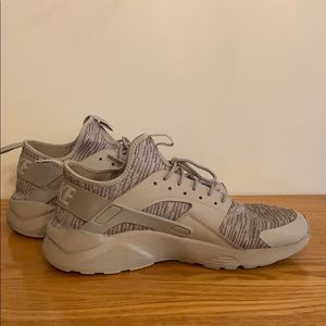 Nike Air Huarache in space grey